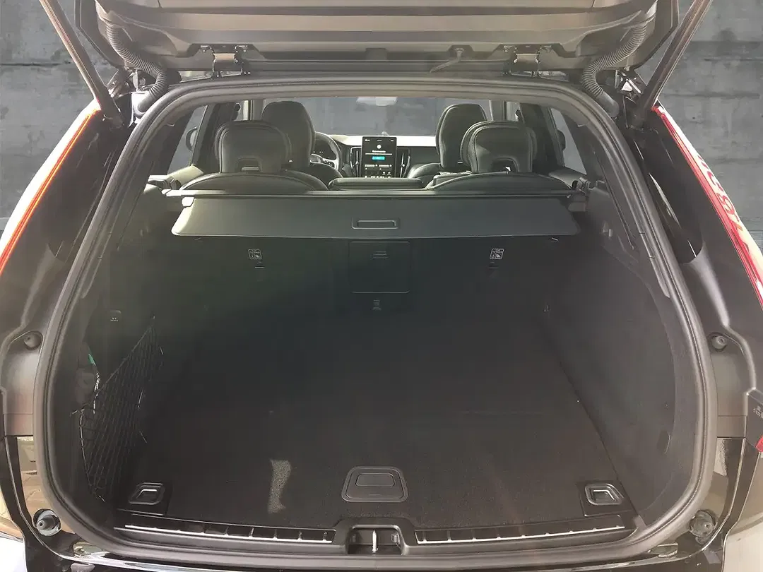 Volvo XC60 T6 PHEV AWD Ultra Black Edition - Thumbnail 8