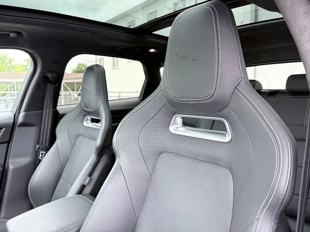 Jaguar F-Pace 4x4 R-Dynamic SE - Thumbnail 12