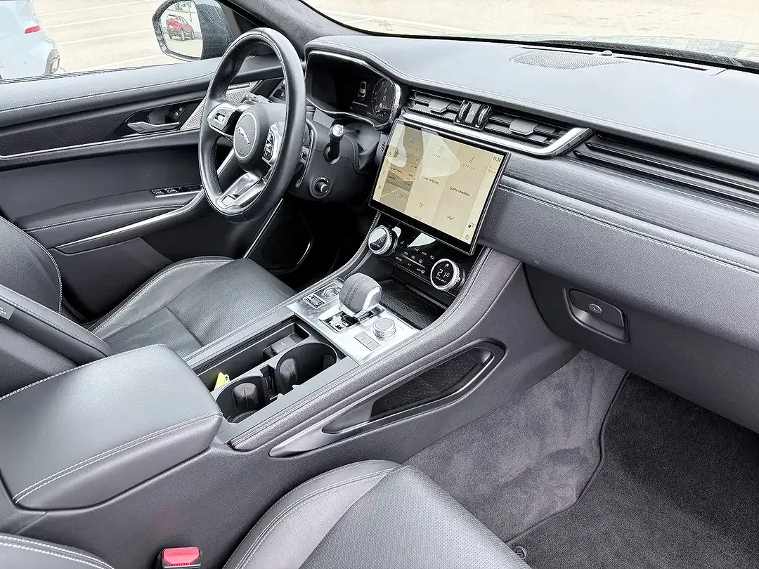 Jaguar F-Pace 4x4 R-Dynamic SE - Thumbnail 8