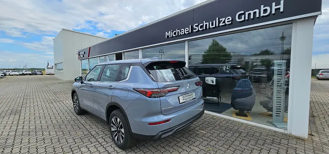 Mitsubishi Outlander 2.4 PHEV Basis - Thumbnail 4