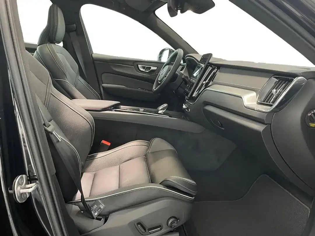 Volvo XC60 T6 PHEV AWD Ultra Black Edition - Thumbnail 3