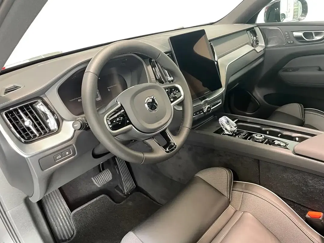 Volvo XC60 T6 PHEV AWD Ultra Black Edition - Thumbnail 5