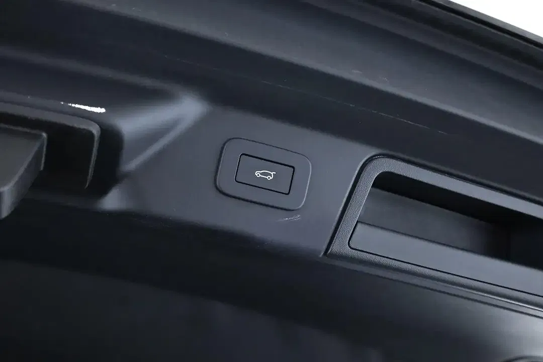 Land Rover Range Rover Velar P400 4x4 R-Dynamic SE - Thumbnail 11