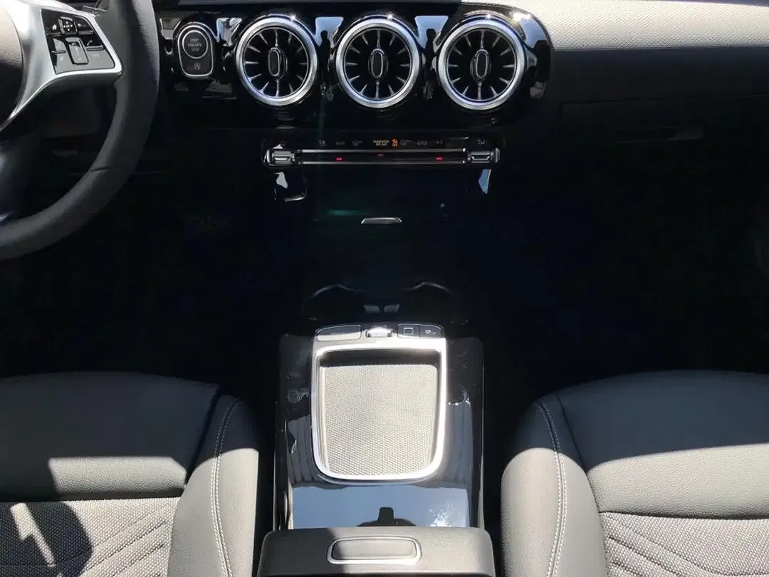 Mercedes-Benz CLA 180 MBUX Progressive - foto 14