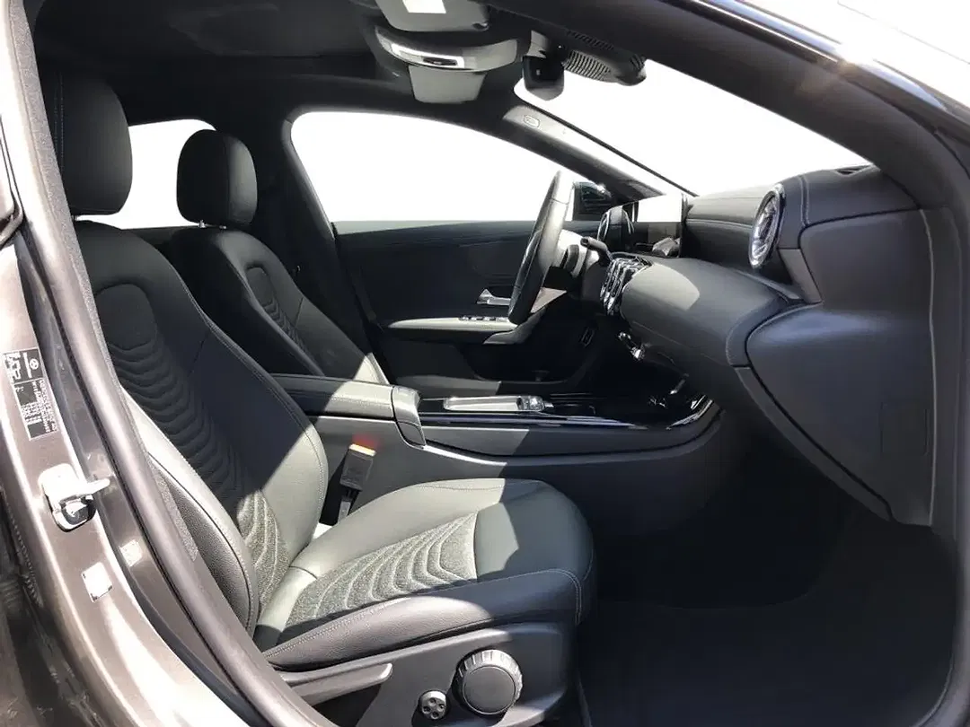 Mercedes-Benz CLA 180 MBUX Progressive - Thumbnail 3