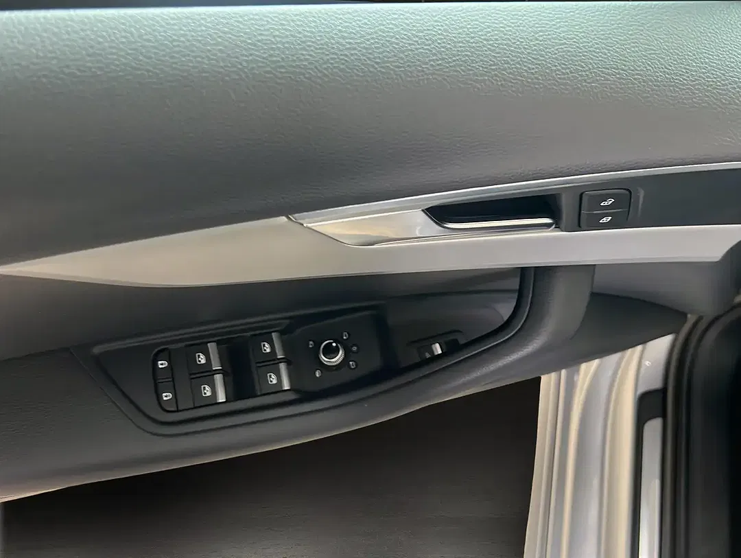 Audi A4 40 TFSI MHEV quattro - Thumbnail 3