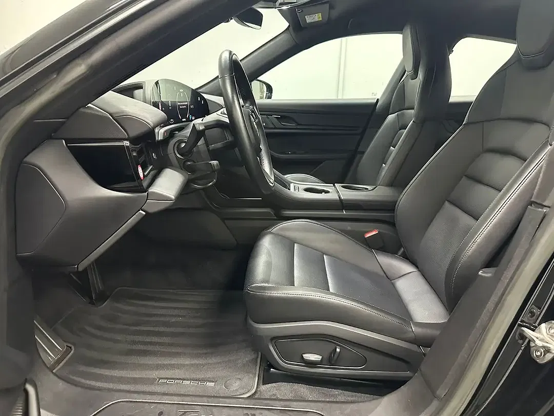 Porsche Taycan - Thumbnail 7