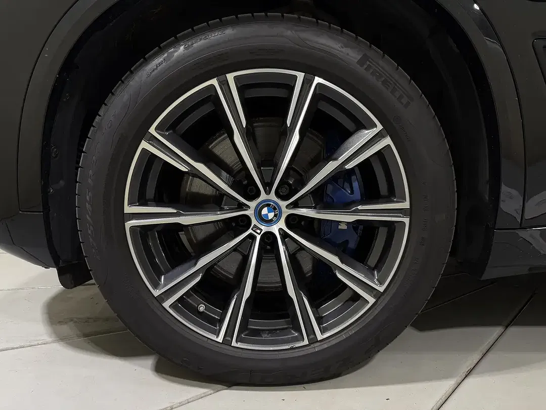 BMW X5 xDrive M - Thumbnail 8