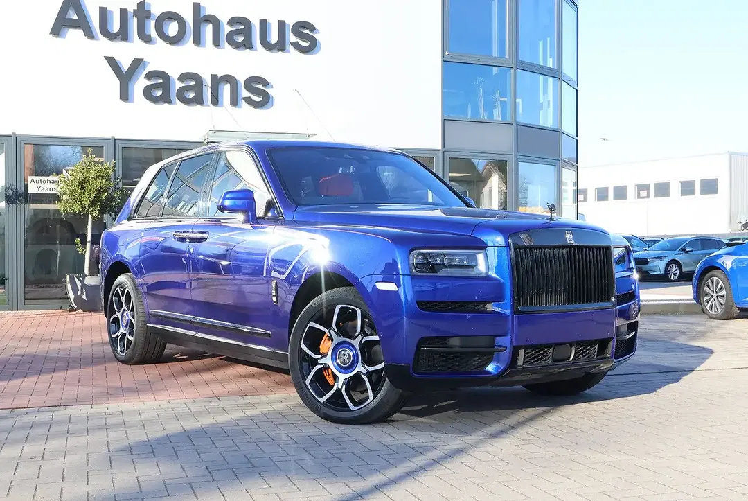 Rolls-Royce Cullinan V12 Black Badge - Thumbnail 3