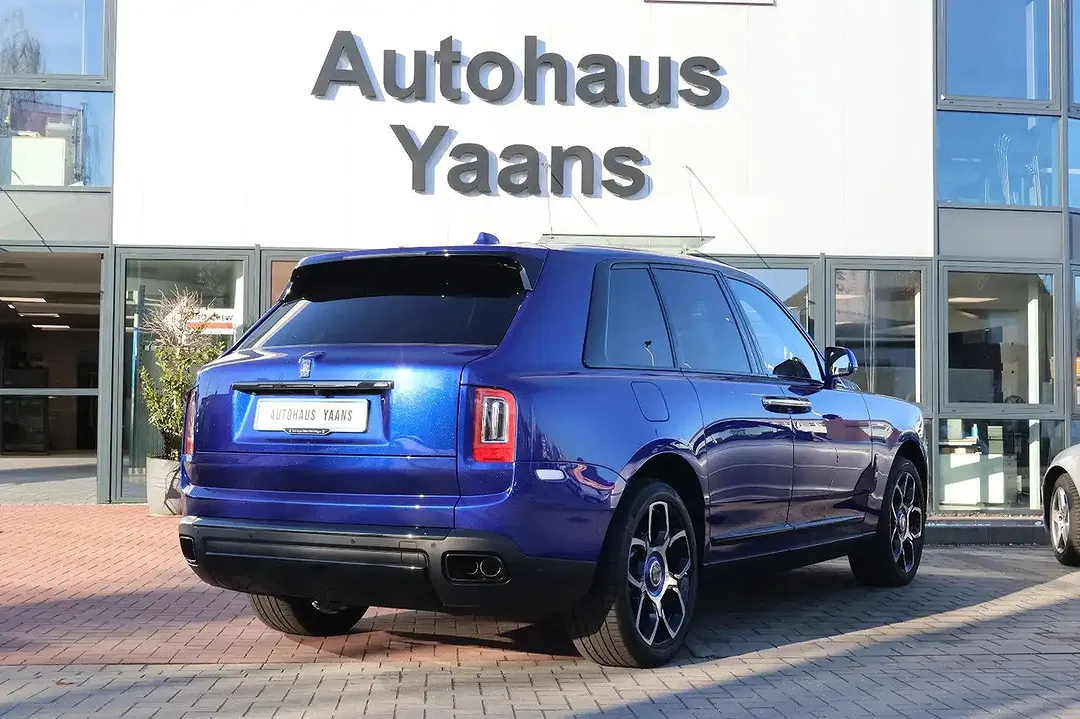 Rolls-Royce Cullinan V12 Black Badge - Thumbnail 4