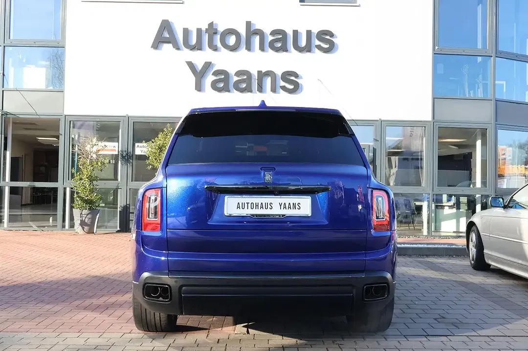 Rolls-Royce Cullinan V12 Black Badge - Thumbnail 5
