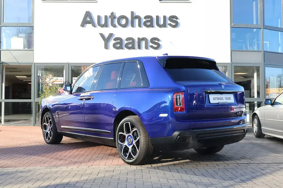 Rolls-Royce Cullinan V12 Black Badge - Thumbnail 6