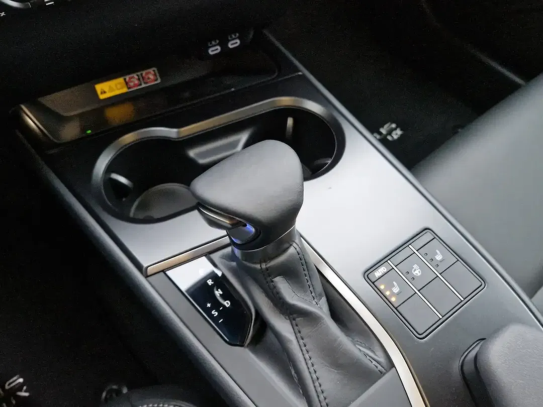 Lexus UX 300h F SPORT Design - foto 14