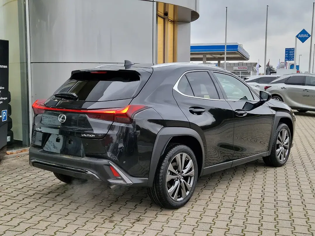 Lexus UX 300h F SPORT Design - Thumbnail 3