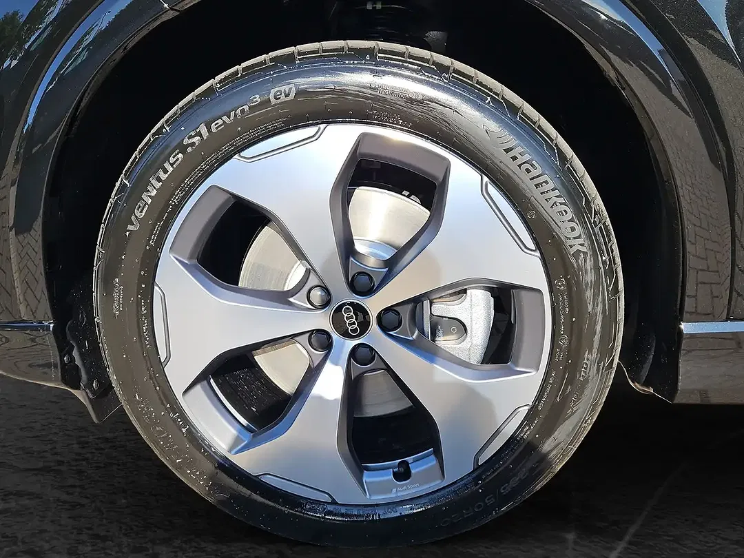Audi Q4 e-tron Sportback S line - Thumbnail 4