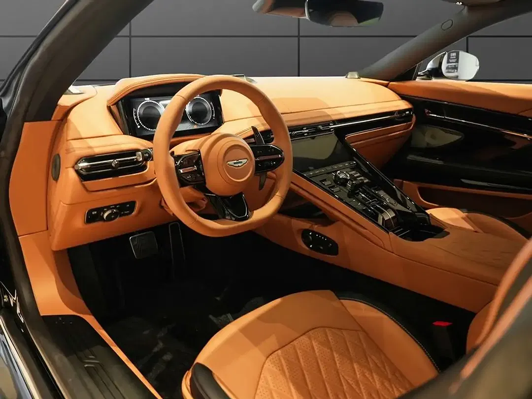 Aston Martin DB12 Coupe - Thumbnail 3