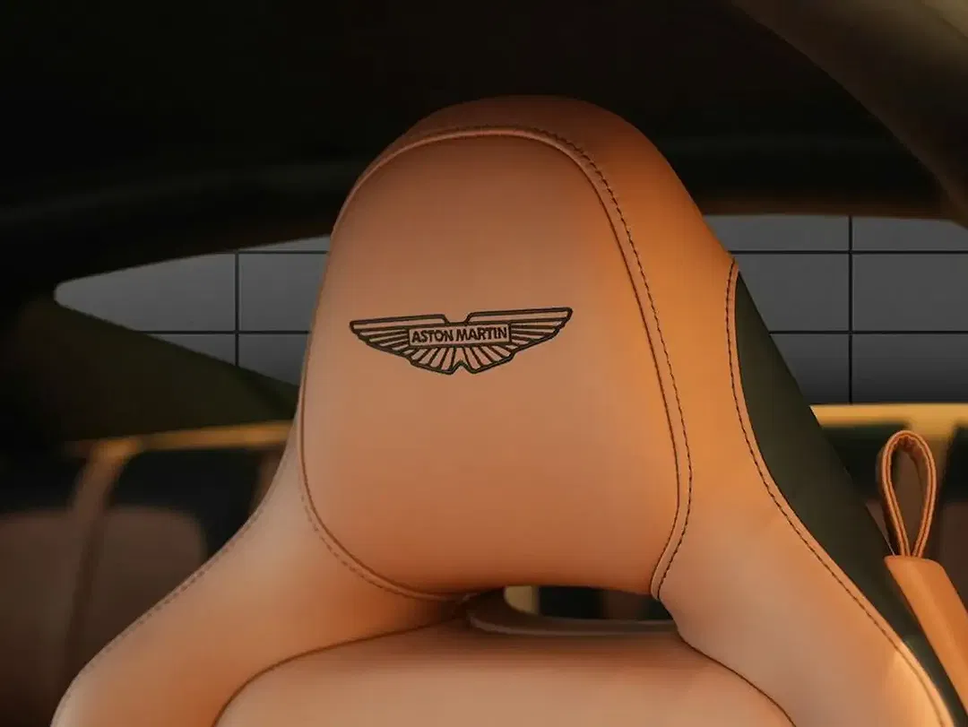 Aston Martin DB12 Coupe - Thumbnail 5