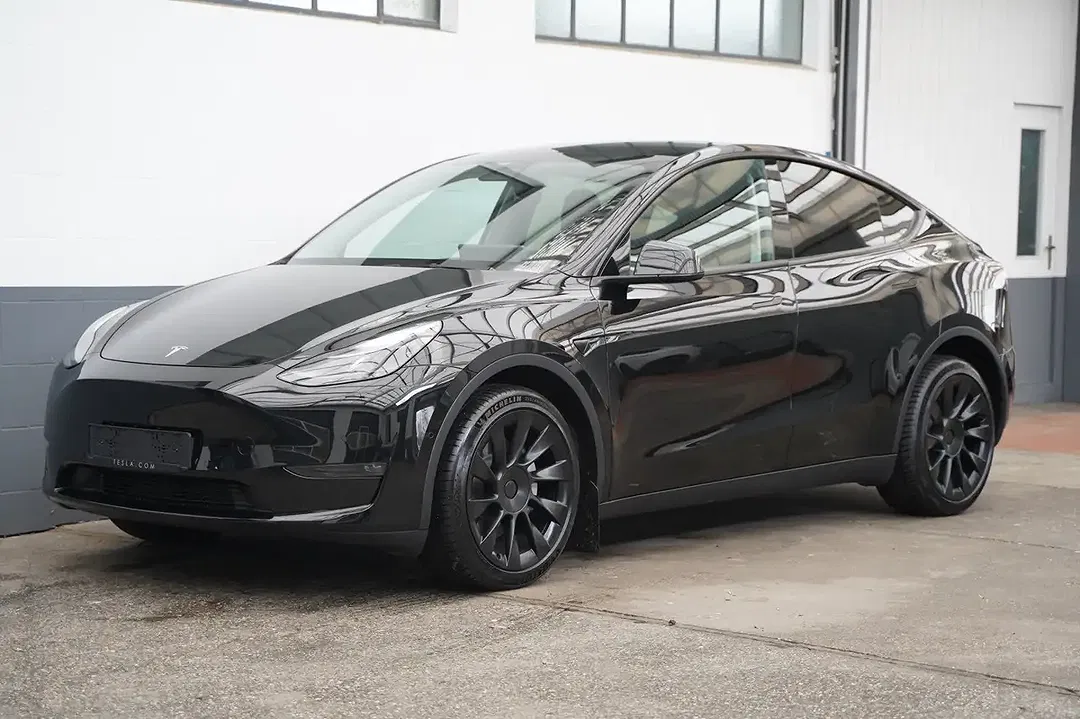 Tesla Model Y AWD Long Range - foto 1