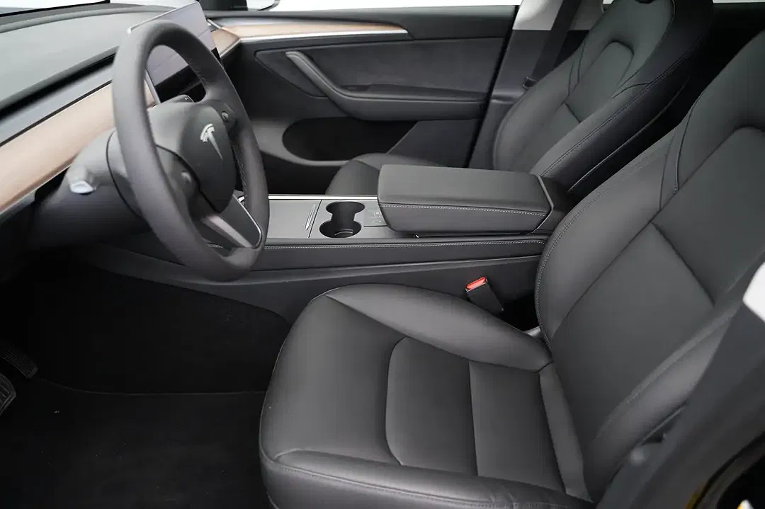 Tesla Model Y AWD Long Range - Thumbnail 10