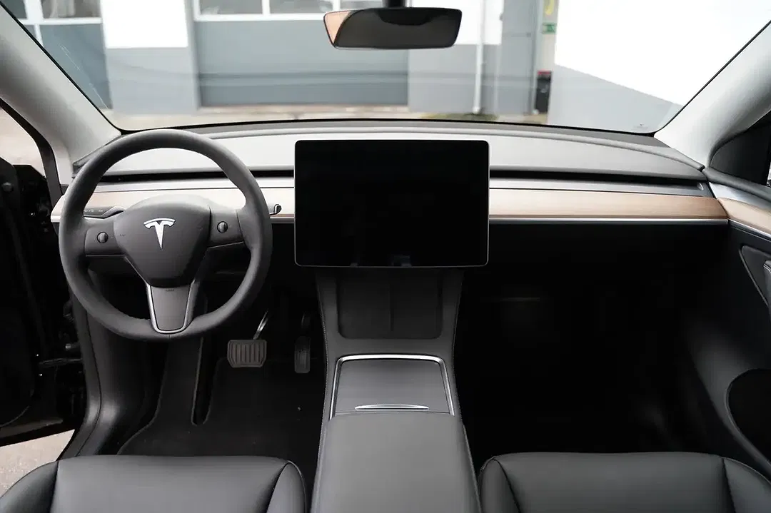 Tesla Model Y AWD Long Range - foto 2