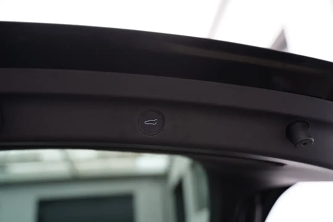 Tesla Model Y AWD Long Range - Thumbnail 7