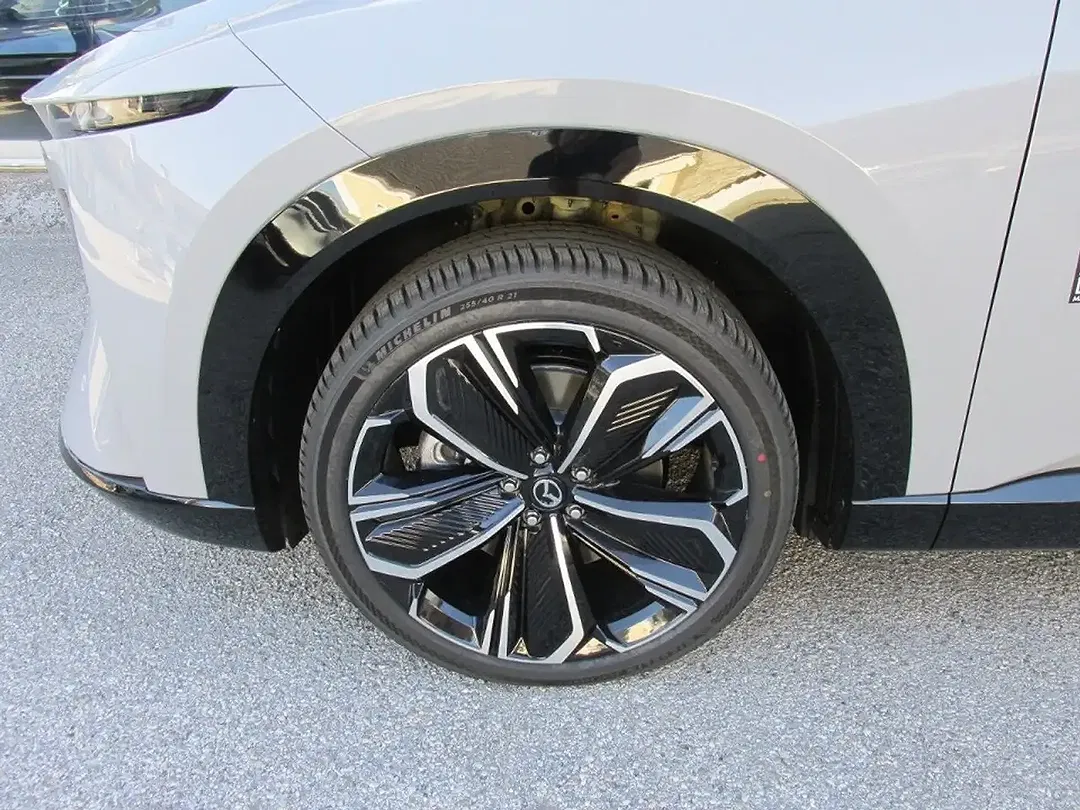 Mazda CX-6e Takumi - Thumbnail 8