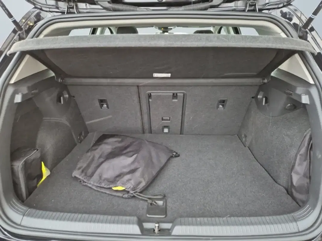 Volkswagen Golf - Thumbnail 13