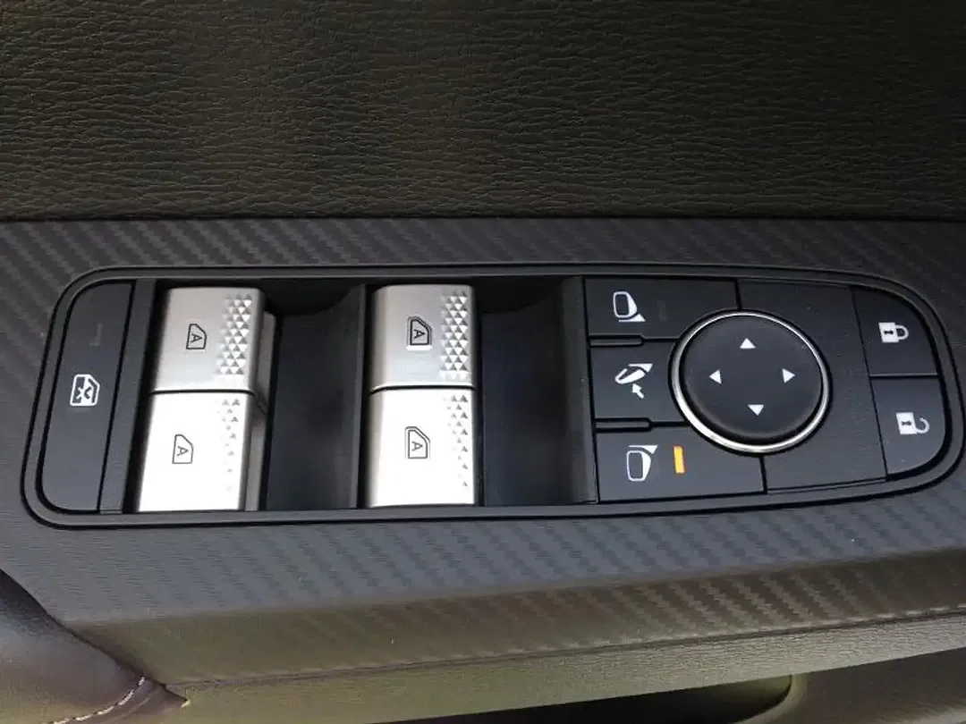 Mitsubishi Outlander 2.4 PHEV Intro Edition - Thumbnail 3