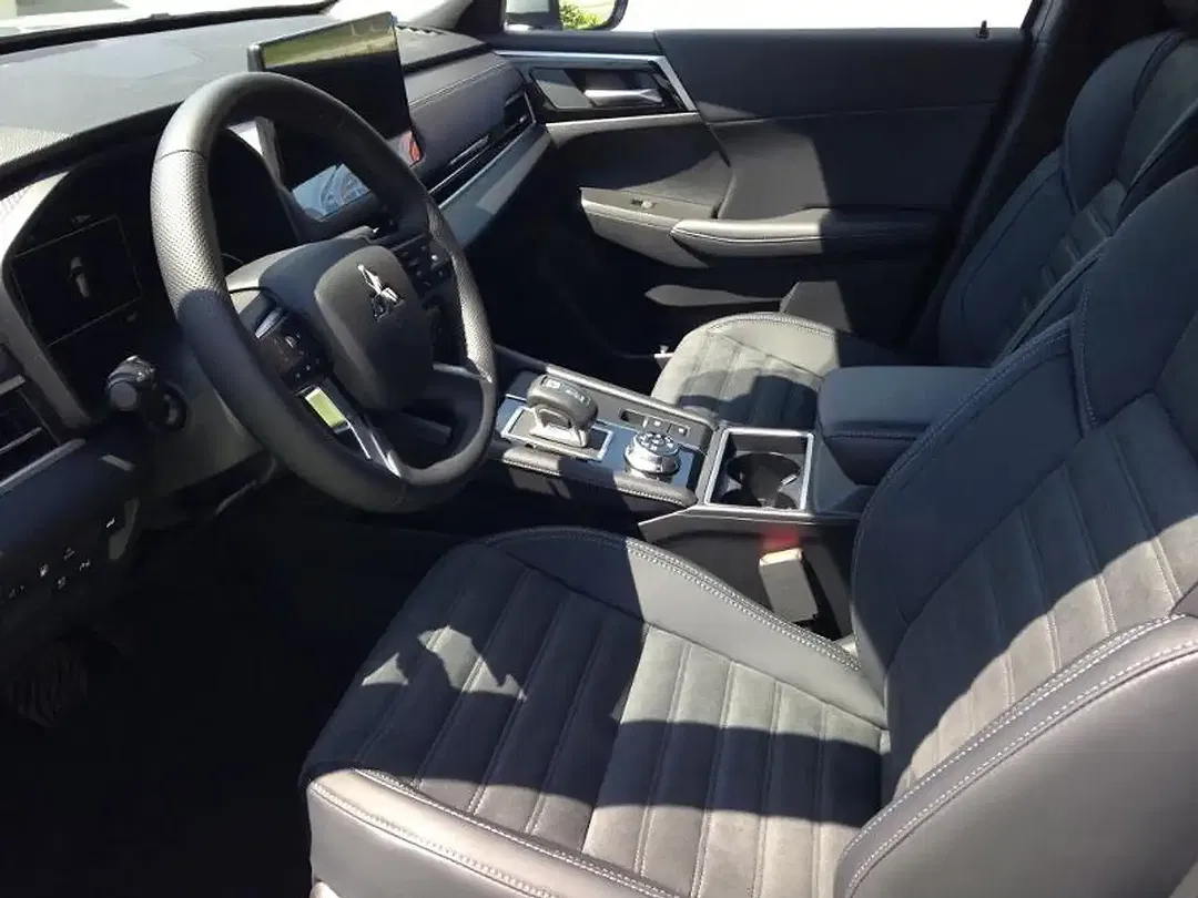Mitsubishi Outlander 2.4 PHEV Intro Edition - Thumbnail 4