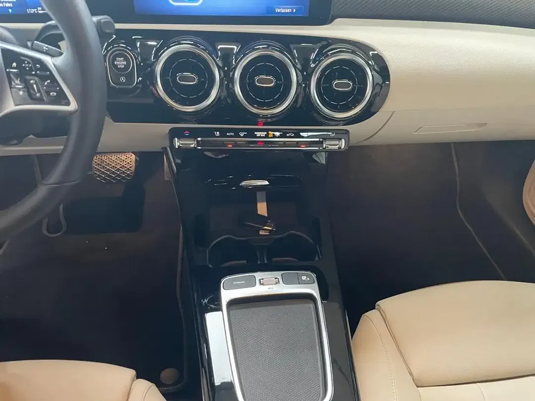 Mercedes-Benz CLA 180 Progressive - foto 14