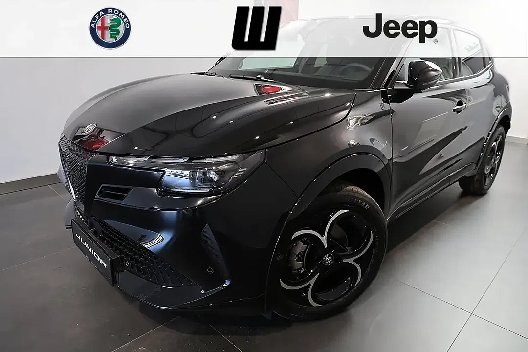 Alfa Romeo Junior 1.2 Ibrida Q4 Ti - Thumbnail 1