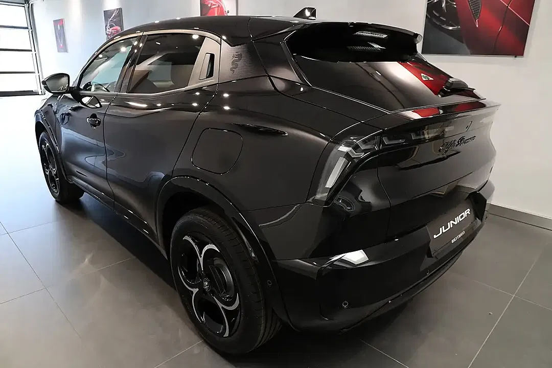 Alfa Romeo Junior 1.2 Ibrida Q4 Ti - Thumbnail 4
