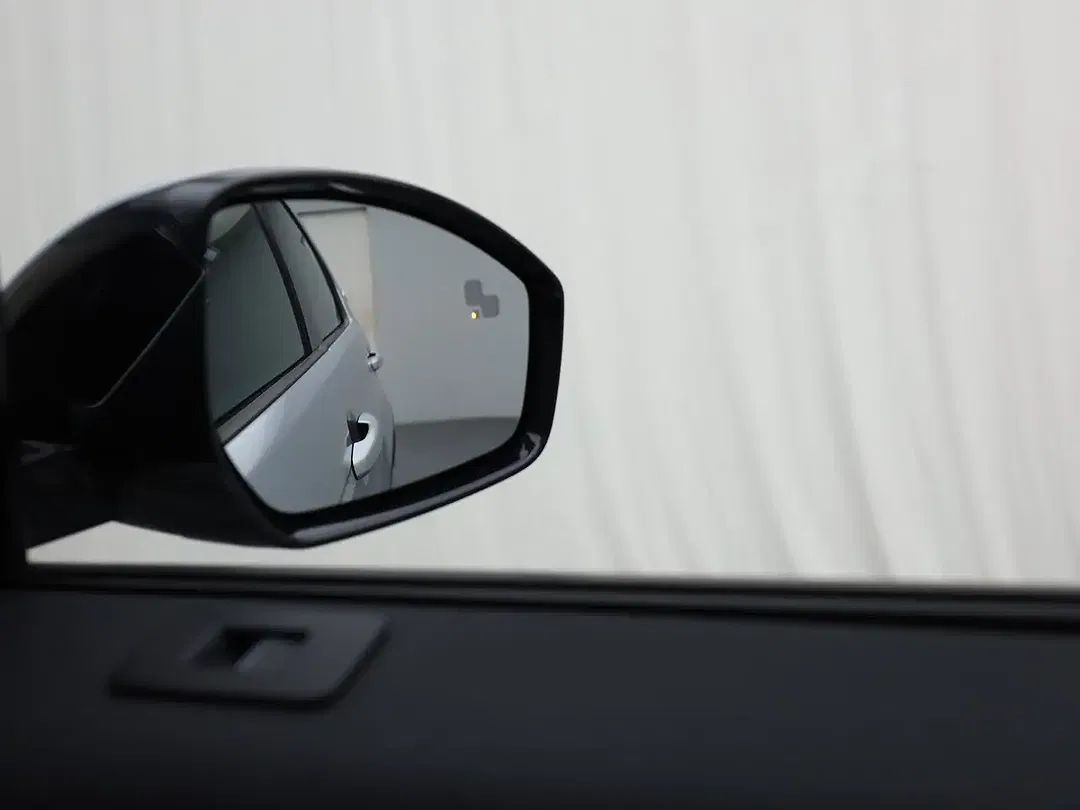 Land Rover Discovery Sport P200 2.0 4x4 MHEV - Thumbnail 4