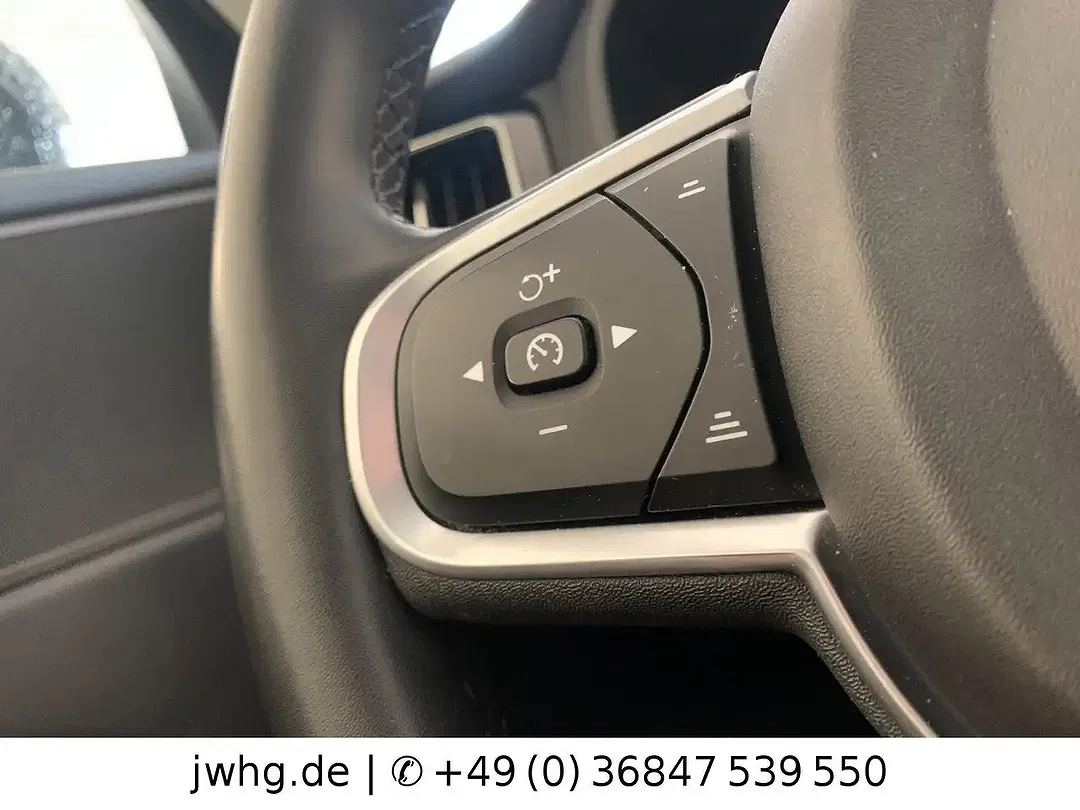 Volvo XC60 Momentum Pro - Thumbnail 7