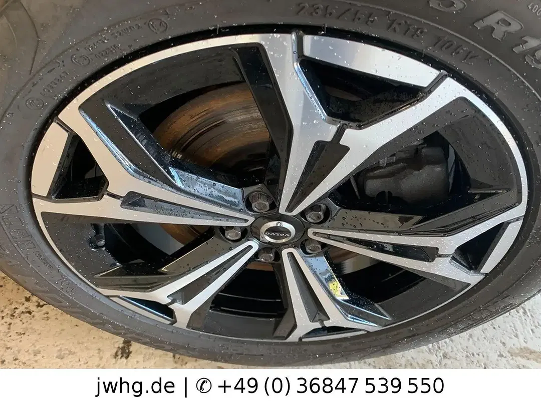 Volvo XC60 Momentum Pro - Thumbnail 2