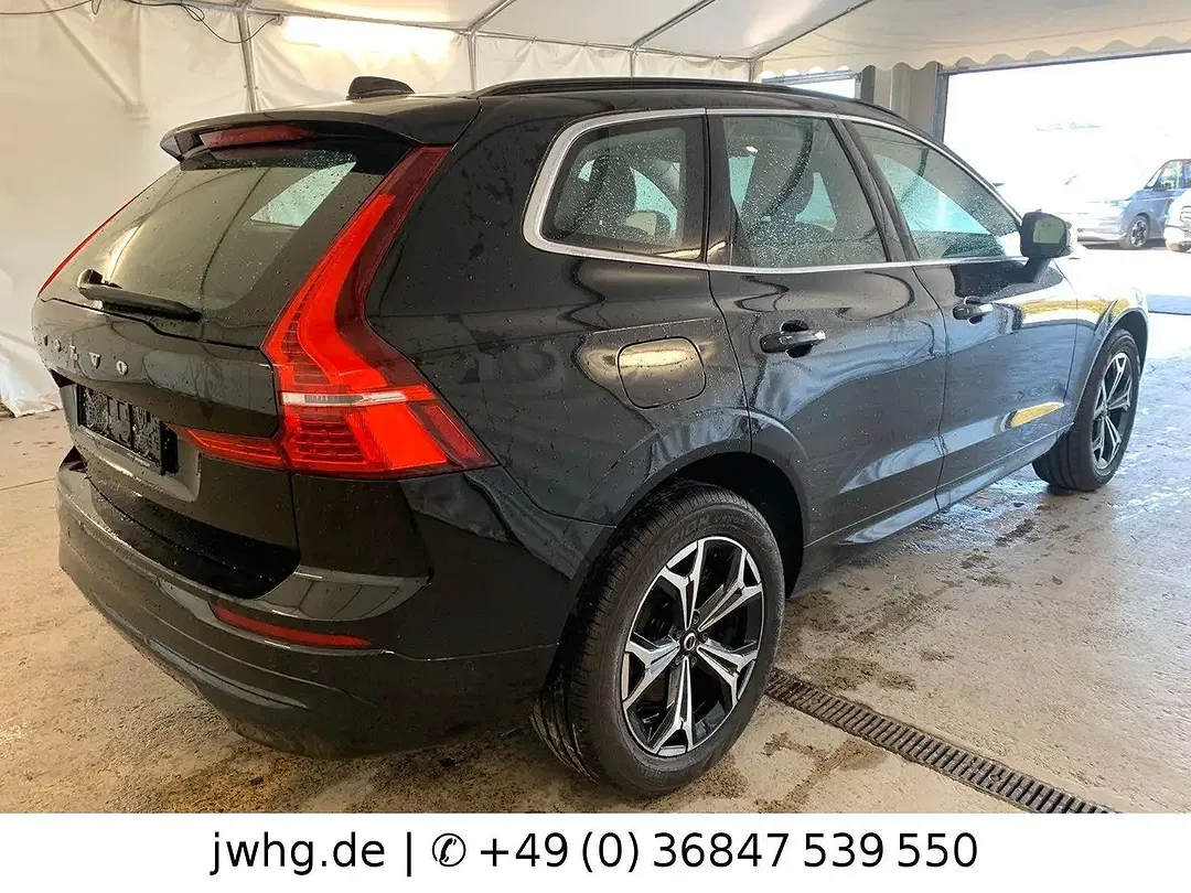 Volvo XC60 Momentum Pro - Thumbnail 3