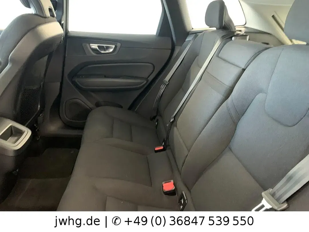Volvo XC60 Momentum Pro - Thumbnail 5