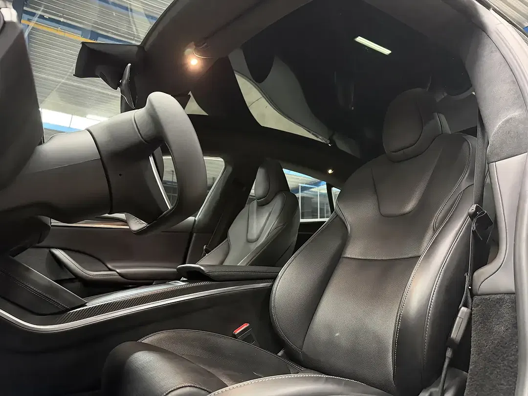 Tesla Model S Plaid - Thumbnail 11
