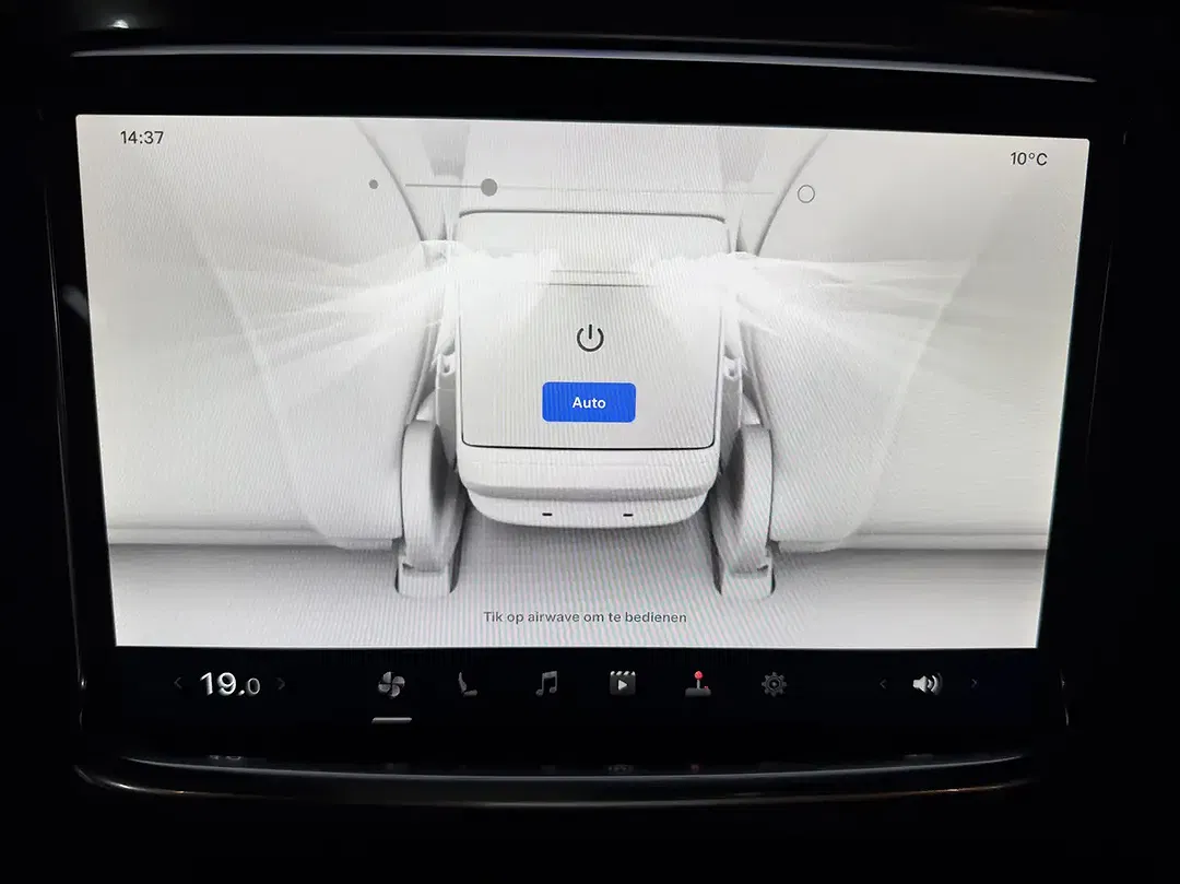 Tesla Model S Plaid - Thumbnail 13