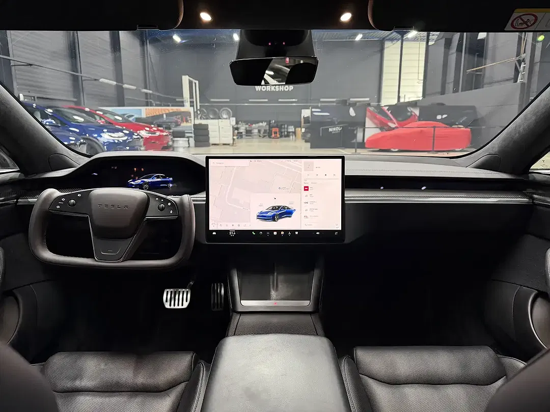 Tesla Model S Plaid - Thumbnail 14