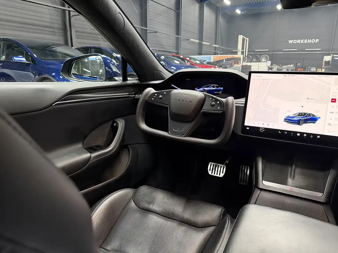 Tesla Model S Plaid - Thumbnail 15