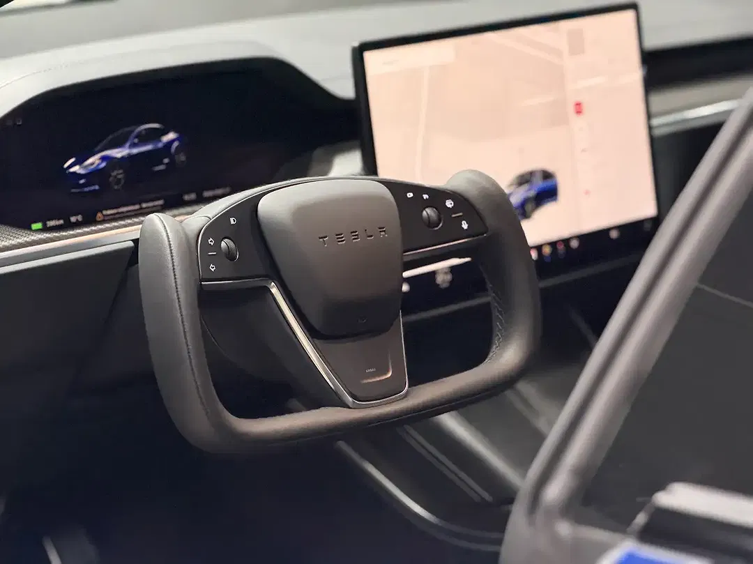 Tesla Model S Plaid - Thumbnail 8