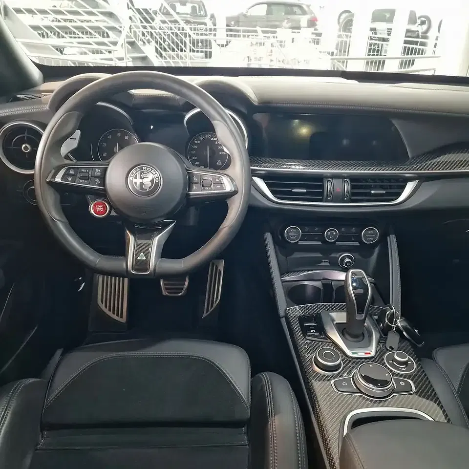 Alfa Romeo Stelvio Q4 Quadrifoglio - Thumbnail 10