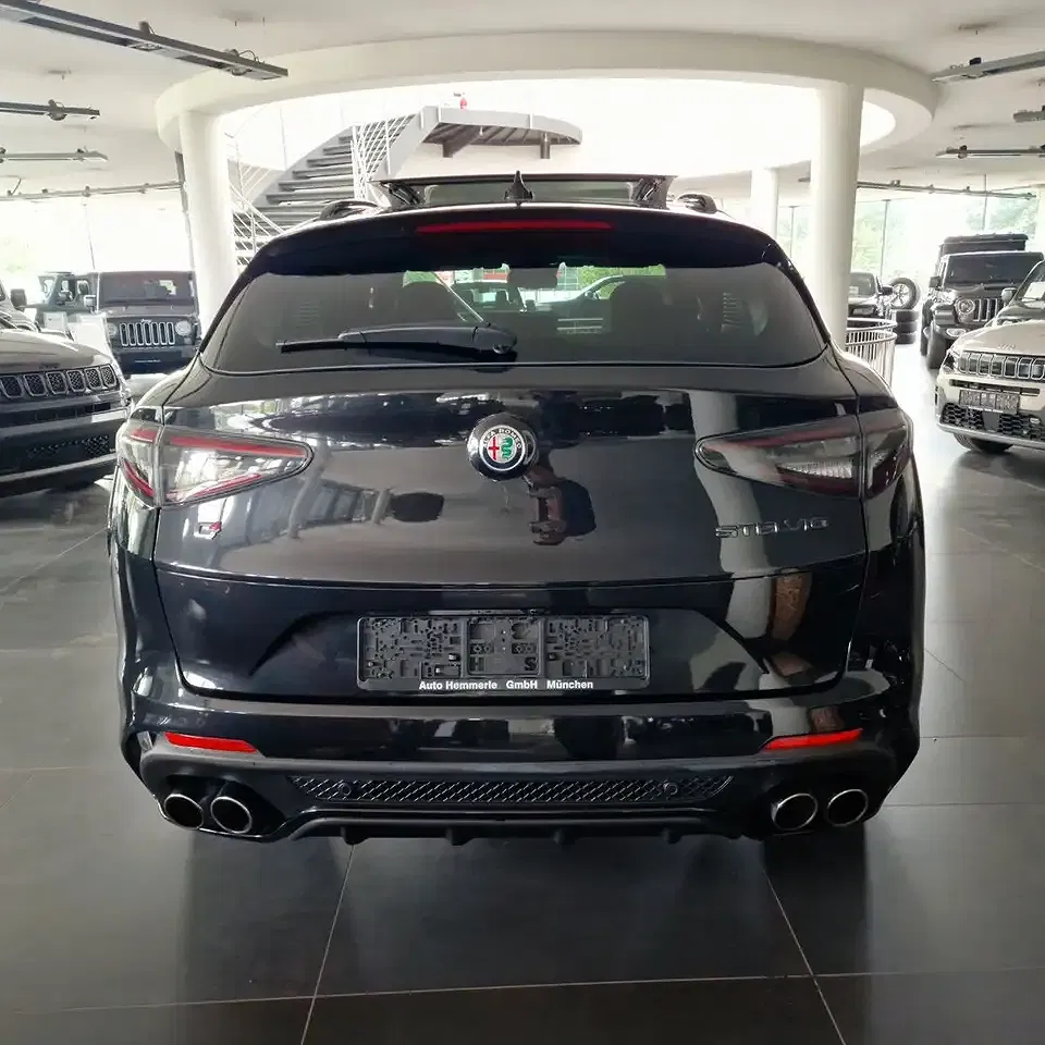 Alfa Romeo Stelvio Q4 Quadrifoglio - Thumbnail 3