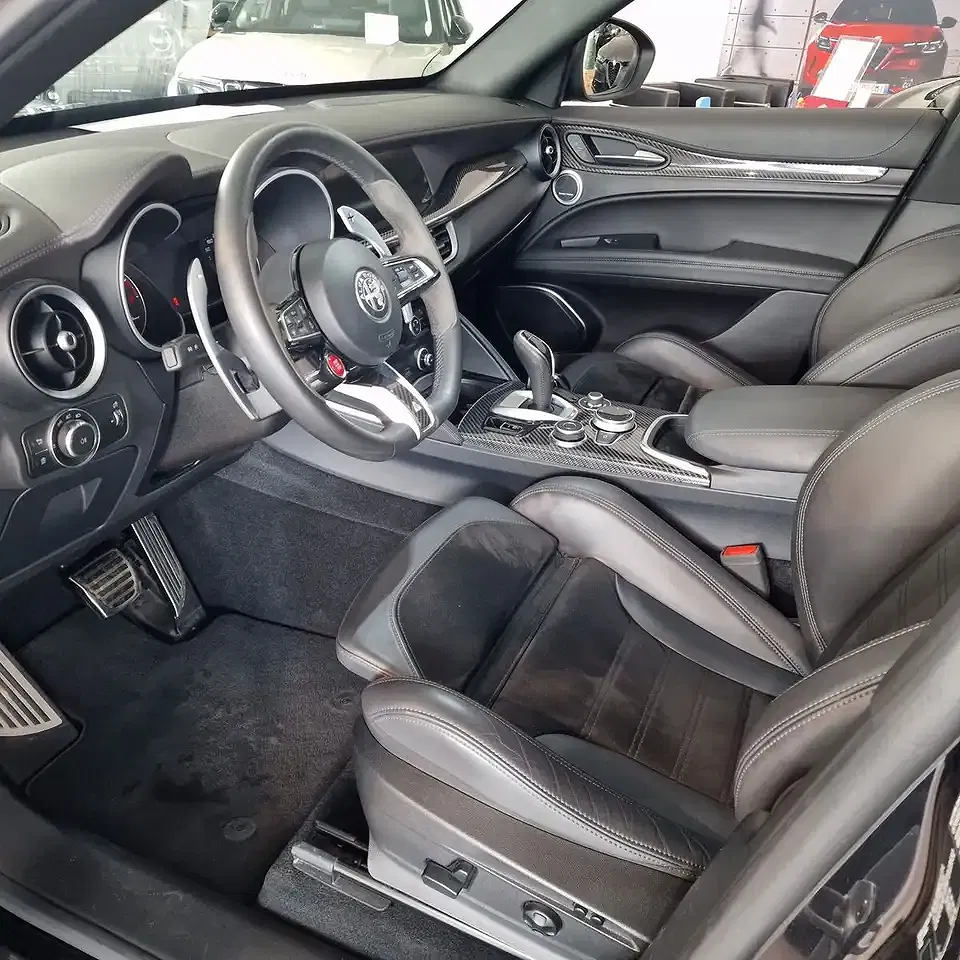 Alfa Romeo Stelvio Q4 Quadrifoglio - Thumbnail 5
