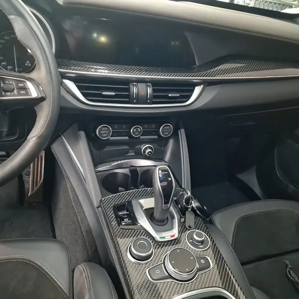 Alfa Romeo Stelvio Q4 Quadrifoglio - Thumbnail 8