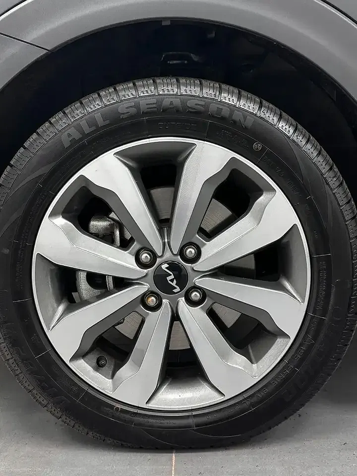 Kia Stonic Vision - Thumbnail 22