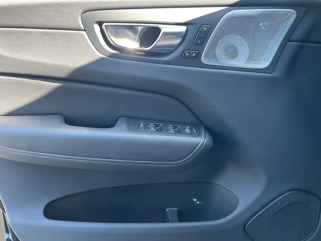 Volvo XC60 B5 Plus Black Edition - Thumbnail 11