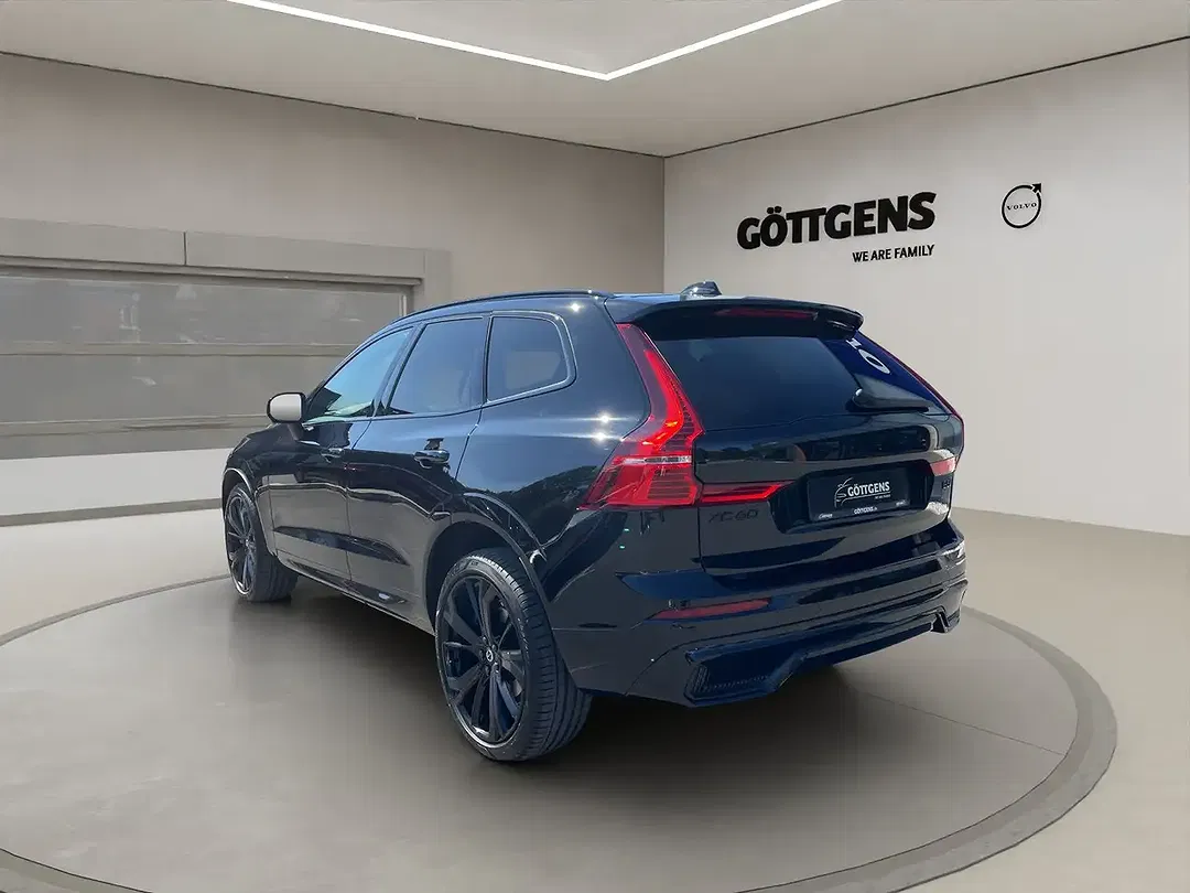 Volvo XC60 B5 Plus Black Edition - Thumbnail 3