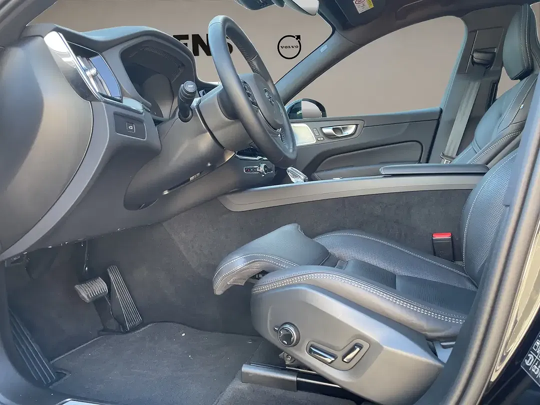Volvo XC60 B5 Plus Black Edition - Thumbnail 7